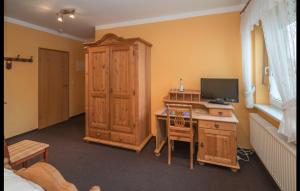 TV a/nebo společenská místnost v ubytování Landhotel Weingut Schulze