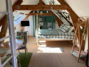 TV a/nebo společenská místnost v ubytování Aux murmures de la nature B&B