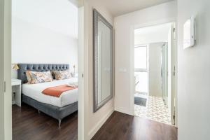 a bedroom with a bed and a mirror at T1 Urban Charm Central City Escape in Braga