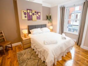 a bedroom with a bed with white sheets and a window at Pass the Keys Brayford room at Tavmar Apartments in Lincoln