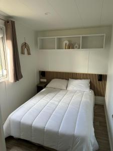 Posteľ alebo postele v izbe v ubytovaní Chalet pour 6 - Domaine avec piscine chauffée + 10 fotografií