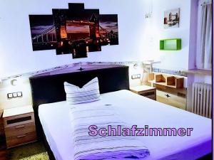 Postel nebo postele na pokoji v ubytování Hotel Garni Rodenbach