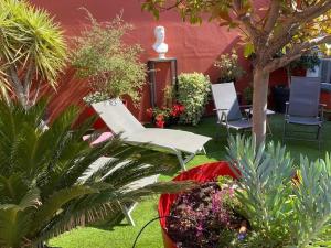 Сад в Le Patio Père Pigne Guestroom