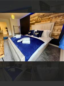a bedroom with a large bed with blue sheets and pillows at No 4 Hawthorn Ground floor apartment in York