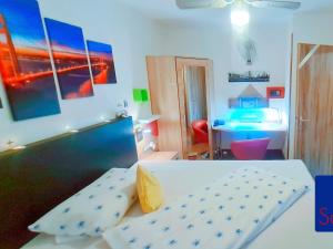 Postel nebo postele na pokoji v ubytování Hotel Garni Rodenbach