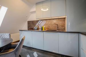 Кухня або міні-кухня у 20% Given Discount 2BDR APT Dragalevtsi
