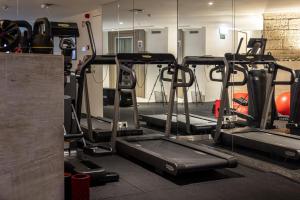Fitness centrum a/nebo fitness zařízení v ubytování Corpo Santo Lisbon Historical Hotel