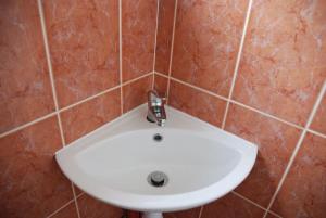 a white sink in a bathroom with pink tiles at Honest Airport University House 1 with FREE PARKING and FAST WIFI in Southampton