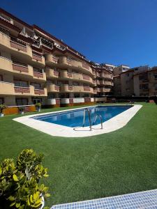 Bazén v ubytování Large Apartment with Sea Views & Terrace nebo v jeho okolí