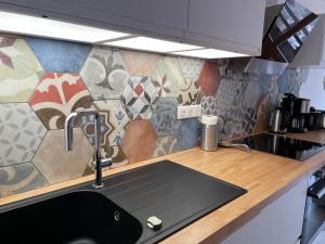 Kuchyňa alebo kuchynka v ubytovaní Chatel - appartement 3 pièces rénové - 6 personnes - proche centre - ménage inclus