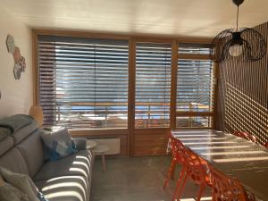 Posedenie v ubytovaní Chatel - appartement 3 pièces rénové - 6 personnes - proche centre - ménage inclus