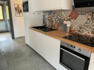 Kuchyňa alebo kuchynka v ubytovaní Chatel - appartement 3 pièces rénové - 6 personnes - proche centre - ménage inclus