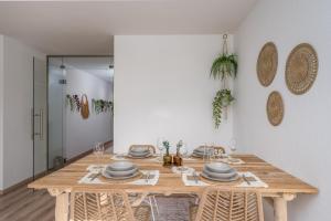 a dining room with a wooden table and chairs at Entspannung im Boho-Flair: Sauna & Whirlpool in Schwerte