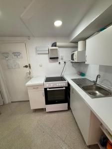 Køkken eller tekøkken på ESTUDIO DOS PLAYAS LA MANGA + 11 billeder