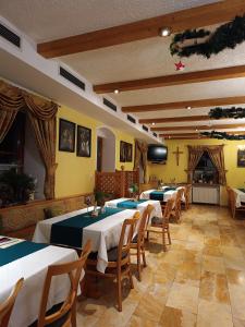 TV a/nebo společenská místnost v ubytování Hotel Kollerhof
