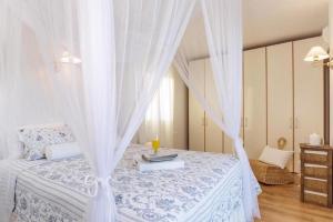 A bed or beds in a room at Villa Sevil