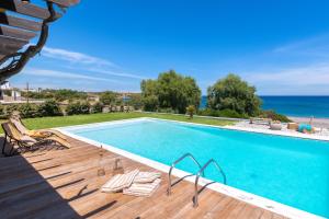 The swimming pool at or close to Villa Sevil