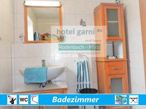 a bathroom with a sink and a mirror at Hotel Garni Rodenbach in Rodenbach