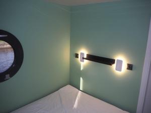 Bed-on-a-Boat客房内的一张或多张床位