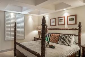 a bedroom with a wooden bed in a room at Kove Villa in Honolulu