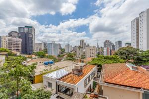a view of a city skyline with tall buildings at Loft Duplex Metrô Vila Madalena NOVO E EQUIPADO in Sao Paulo