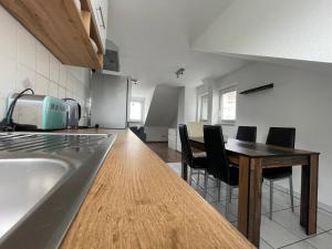 Кухня или мини-кухня в Simplex Apartments In Durlach
