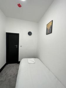 Postel nebo postele na pokoji v ubytování Ivy House Hotel
