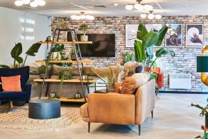 a living room filled with furniture and plants at For Students Only Private Ensuites with Shared Kitchen at Capital Gate in Liverpool in Liverpool