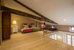 a attic bedroom with a bed and a pool in it at Très belle demeure Roche de Solutré - 15 personnes in Solutré-Pouilly