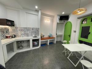 Kuchyň nebo kuchyňský kout v ubytování Homestay BỒ CÔNG ANH