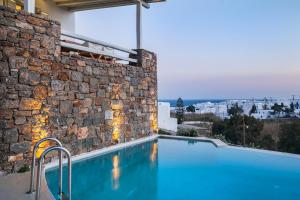 Bazén v ubytování Breathtaking 6 Bed in Platis Gialos nebo v jeho okolí