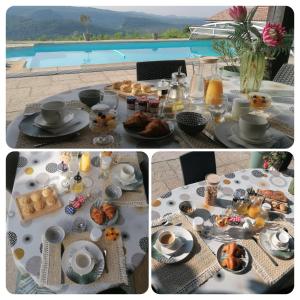 - une table avec de la nourriture pour le petit-déjeuner à côté de la piscine dans l'établissement La Villa Corentine, à Grand-Corent