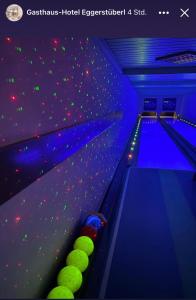 - un bowling avec des pistes bleues et vertes dans l'établissement Hotel Egger-Stüberl, à Schechen