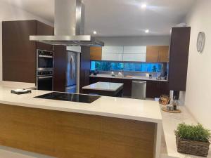a large kitchen with a large island in the middle at Residencia Campo Golf Altozano in Villahermosa