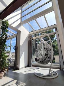 een glazen deur met een hangmat voor een raam bij Large architect-designed house 230 sqm /2475 sqft in Antony