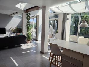 Gallery image of Large architect-designed house 230 sqm /2475 sqft in Antony