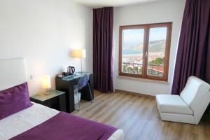 Cama ou camas em um quarto em Miramar Hotel Spa & Apartments