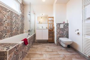 Koupelna v ubytování Nouveau - Sweet Garden - Maison avec jardin + 18 fotografií