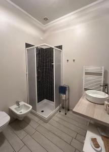 A bathroom at B&B Panorama Iseo