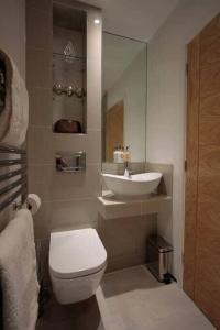 a bathroom with a toilet and a sink at Charming and Modern 2 Bedroom House with Parking in Cambridge