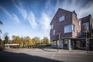 a building on the corner of a street at Luxury City Centre Apartment in Cambridge