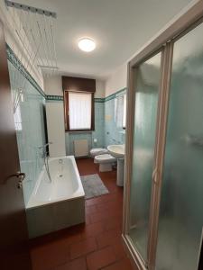 Koupelna v ubytování NOALE HOUSE