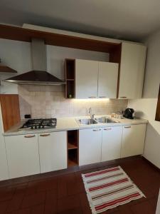 Kuchyň nebo kuchyňský kout v ubytování NOALE HOUSE
