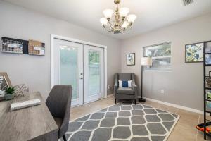 Et tv og/eller underholdning på Monthly Rental~ Comfy Beds~ Great for Remote Work