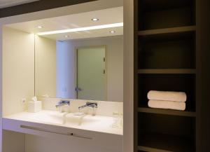 Un baño de Papagayo Beach Hotel