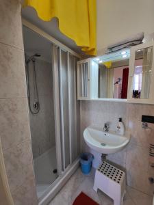 Phòng tắm tại Monolocale Lungarno