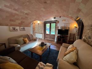 a living room with a couch and a table at Casa Mas Molines in Montrás