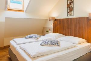 Łóżko lub łóżka w pokoju w obiekcie Hotel Kaiserhof