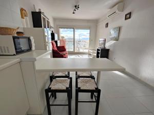 Η κουζίνα ή μικρή κουζίνα στο Global Immo 3314 ROCMAR +11 φωτογραφίες