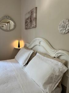 Postel nebo postele na pokoji v ubytování SALGE b&b RESIDENZA DI CHARME